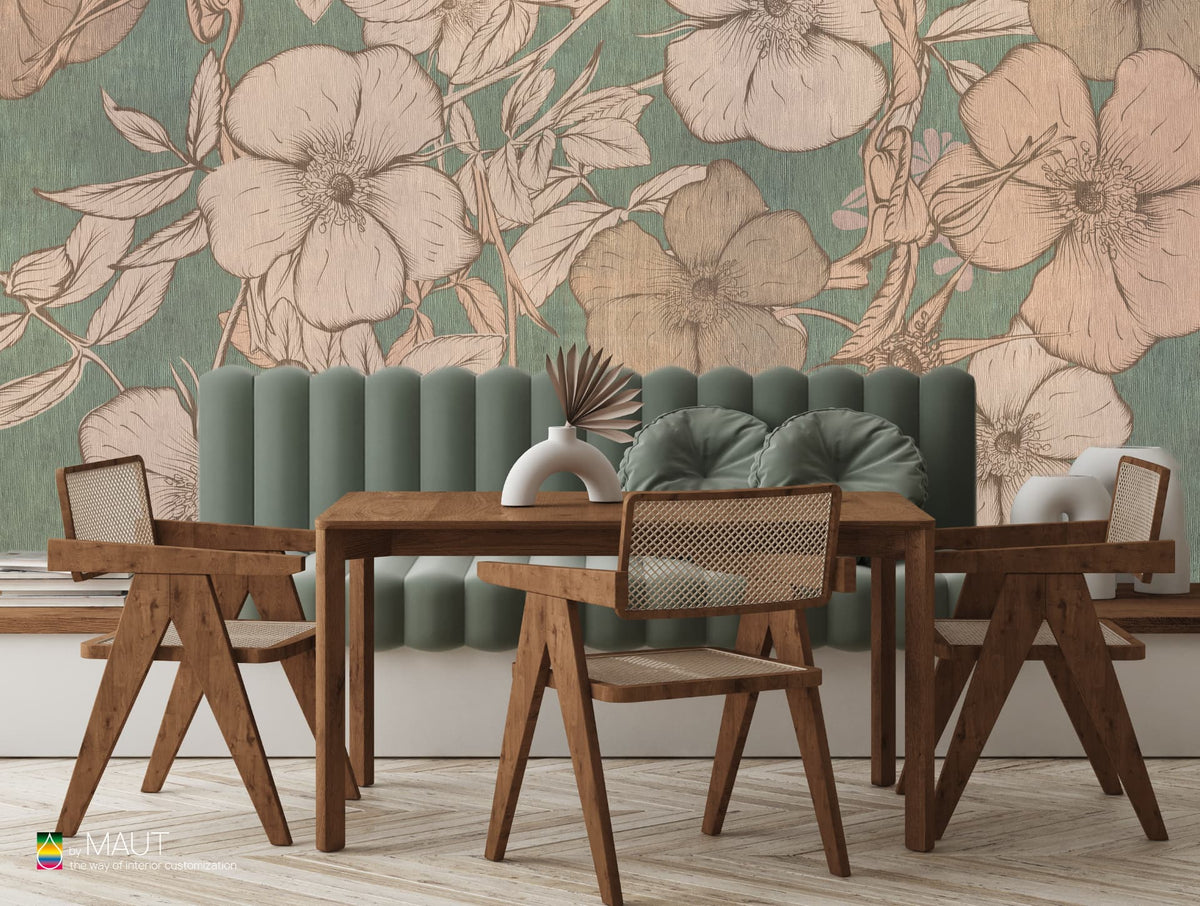 Wandbekleding FLORA met getekende bloemen en verweerde achtergrond.