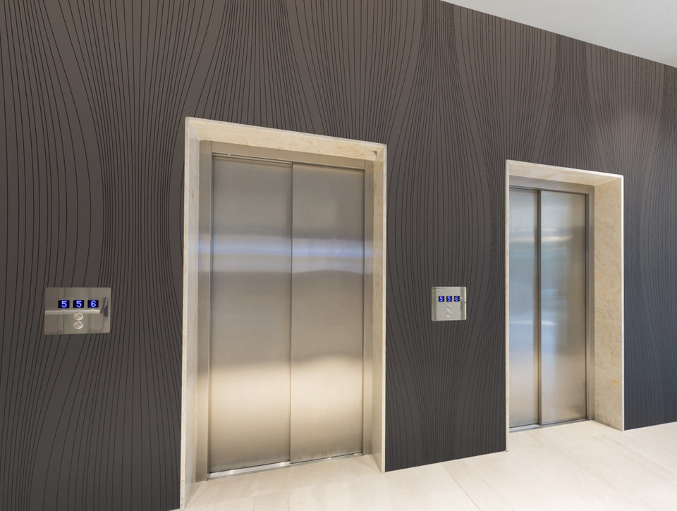 Wandbekleding SWANG met vloeiende curvy lijnen en elegante uitstraling