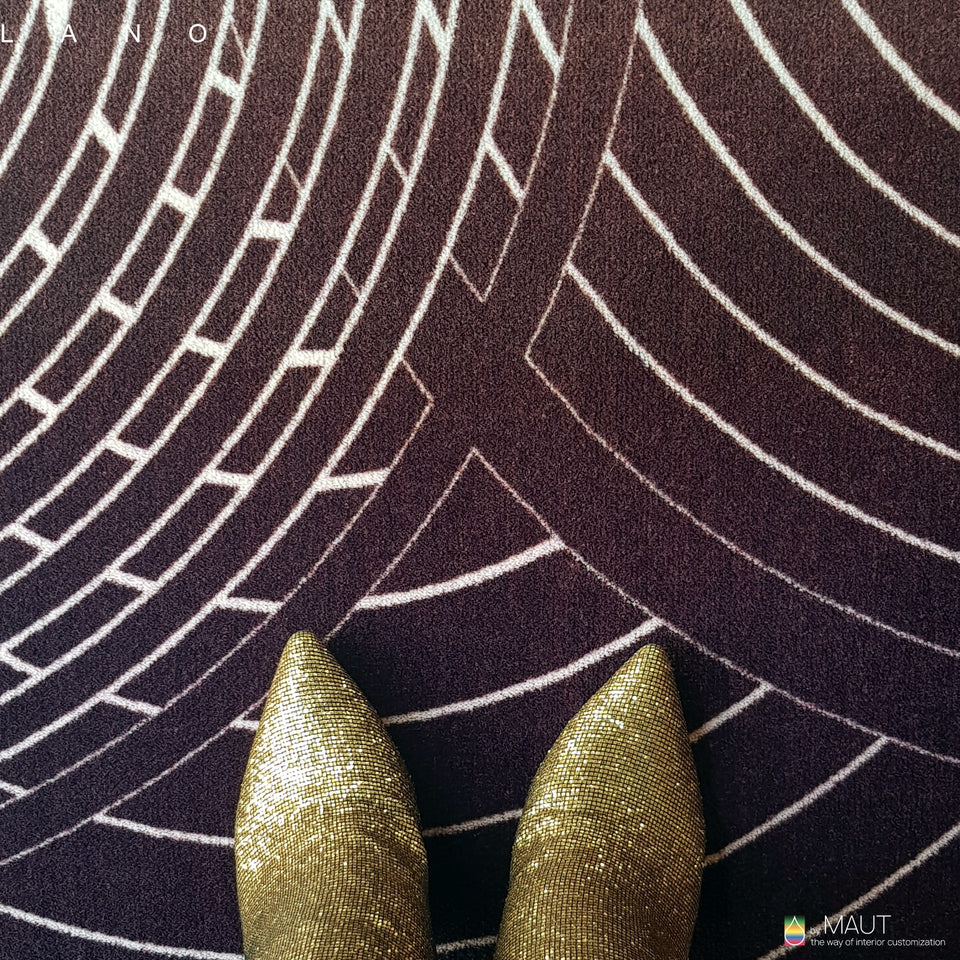 Het speelse lijnenspel maakt SWIRL PURPLE carpet een echte blikvanger in detail