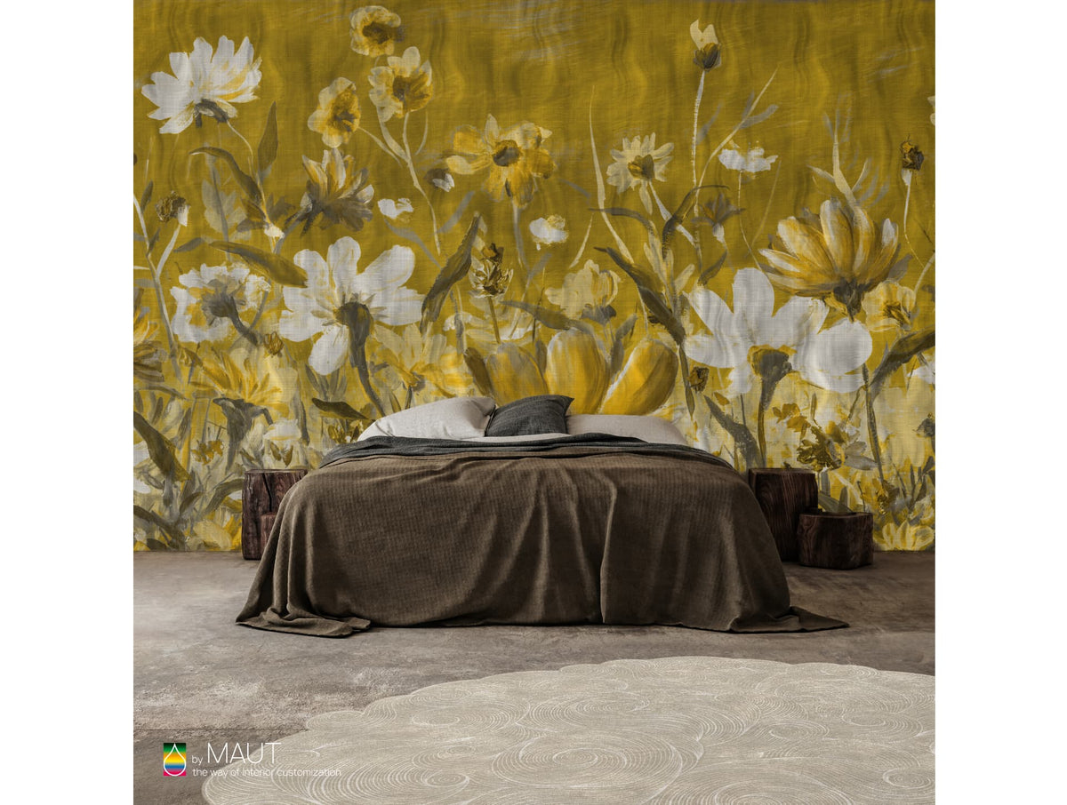 Wallpaper NILO met geschilderde bloemen in een expressieve geel kleurige stijl