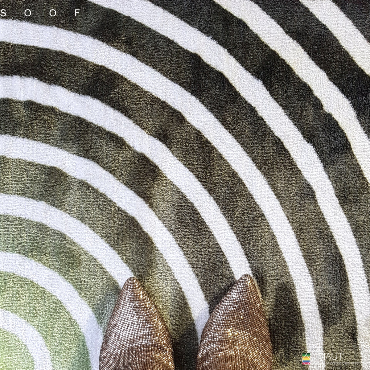 Speelse contourlijnen maken SWIRL BLACK tot een exclusief carpet in detail